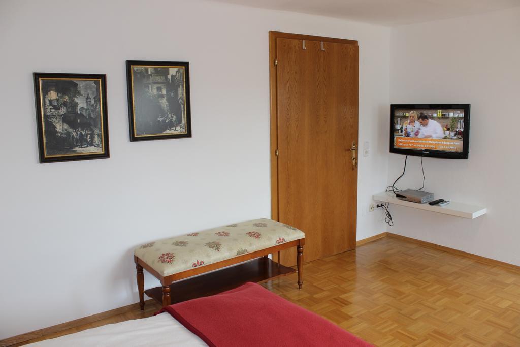 Ferienwohnung Und Gaestezimmer Korb Krumpendorf Ruang foto