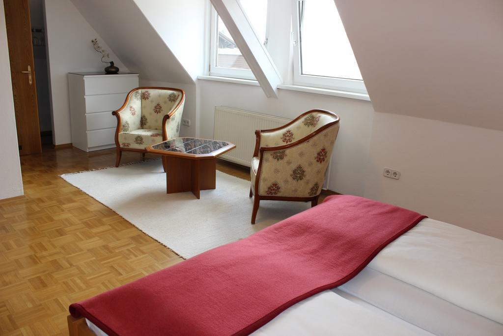 Ferienwohnung Und Gaestezimmer Korb Krumpendorf Ruang foto