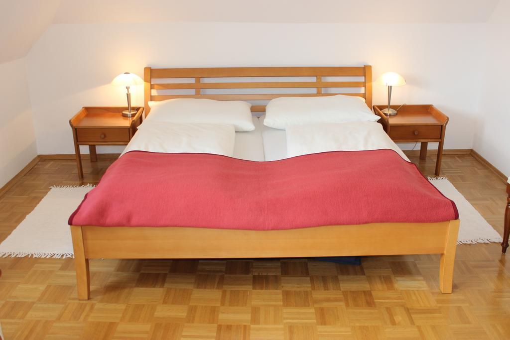 Ferienwohnung Und Gaestezimmer Korb Krumpendorf Ruang foto