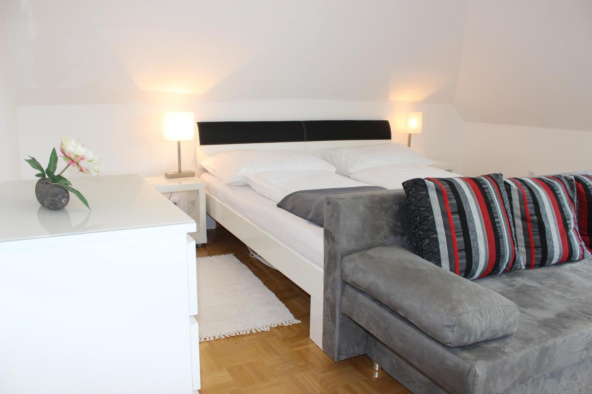 Ferienwohnung Und Gaestezimmer Korb Krumpendorf Bagian luar foto
