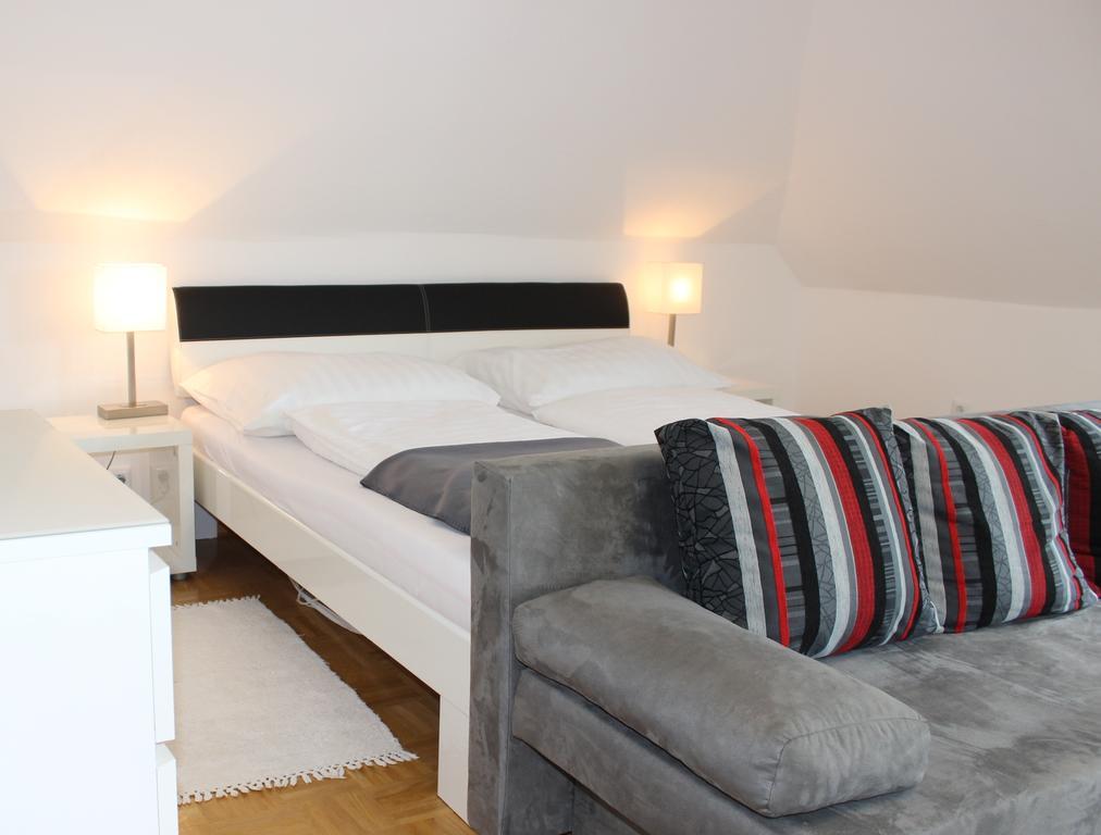 Ferienwohnung Und Gaestezimmer Korb Krumpendorf Bagian luar foto