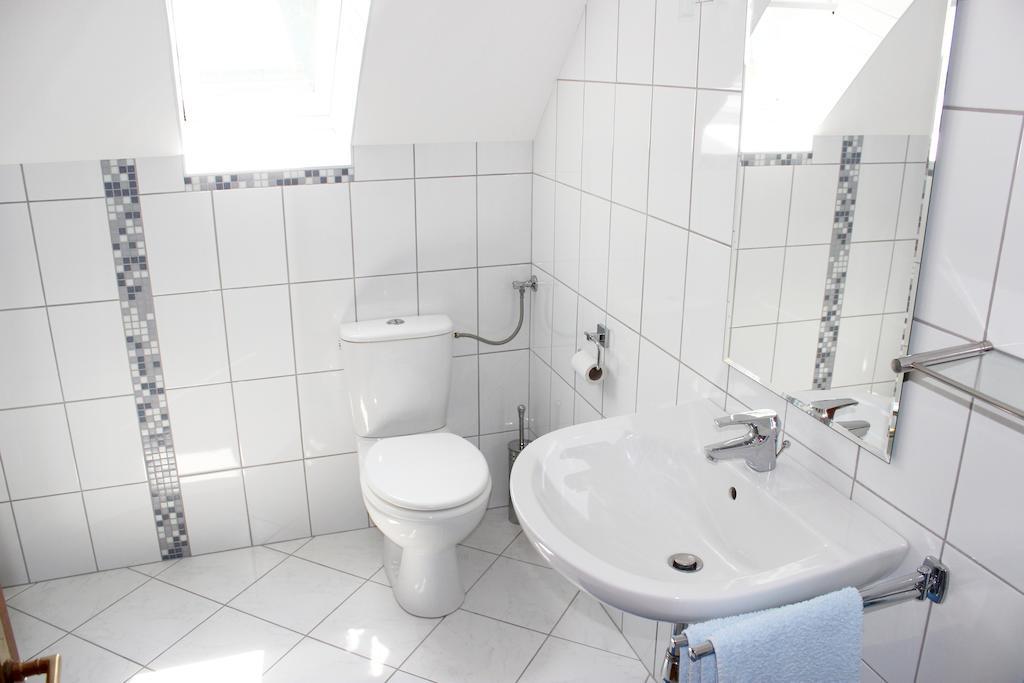 Ferienwohnung Und Gaestezimmer Korb Krumpendorf Ruang foto